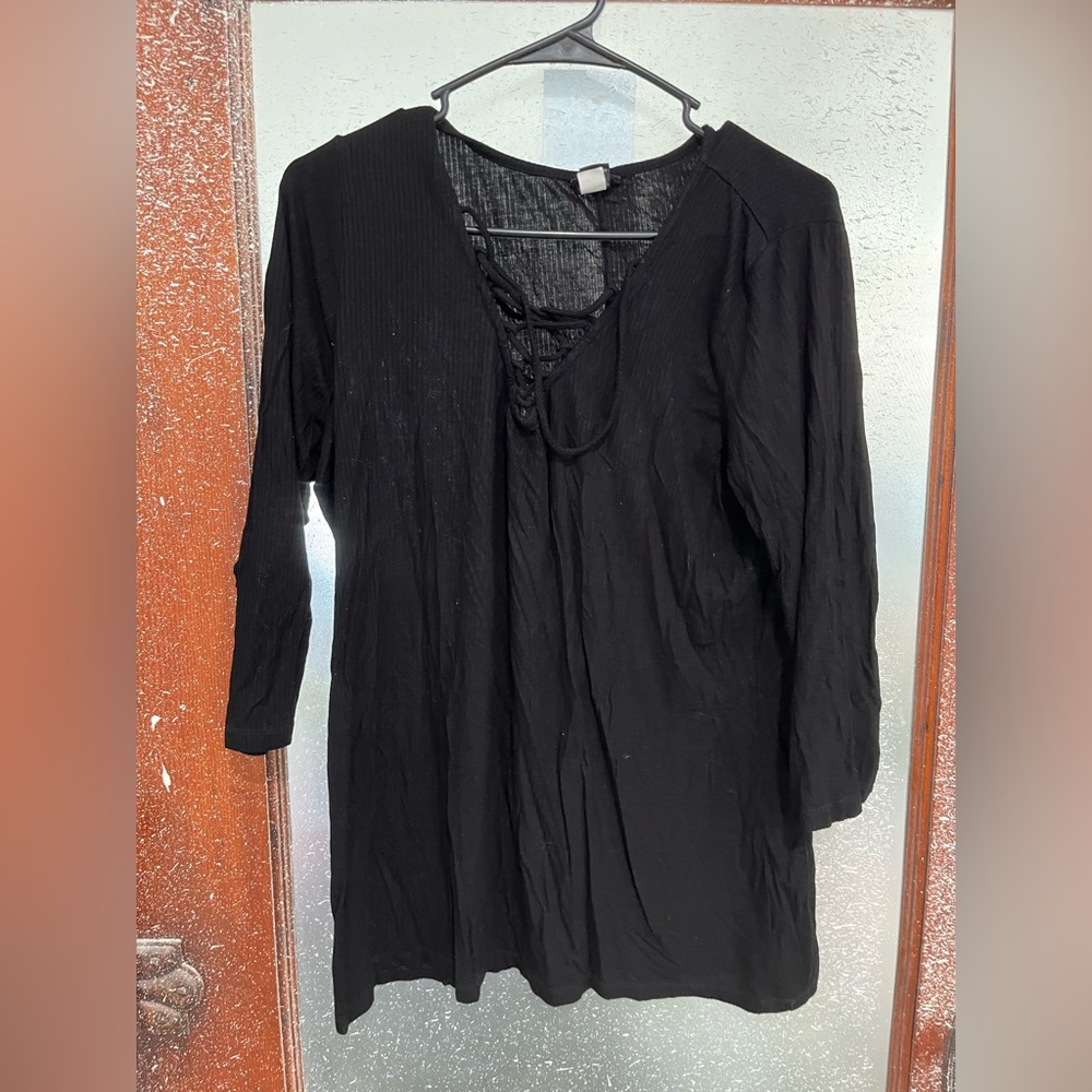 🔴Torrid Black V-Neck Top